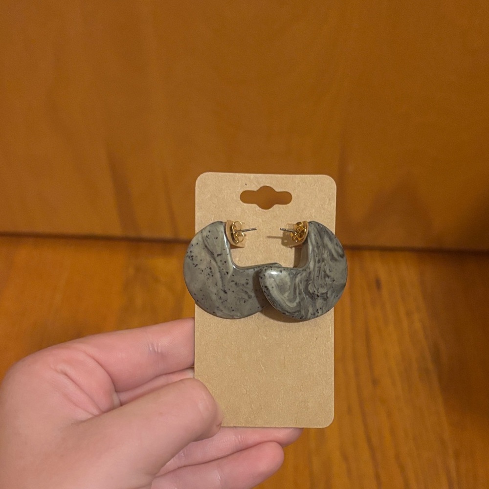 Source Unknown Dark Gray Swirl Earrings
